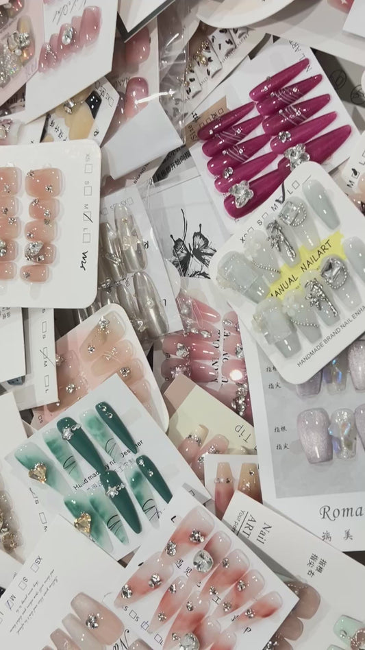 Random set of press on nails
